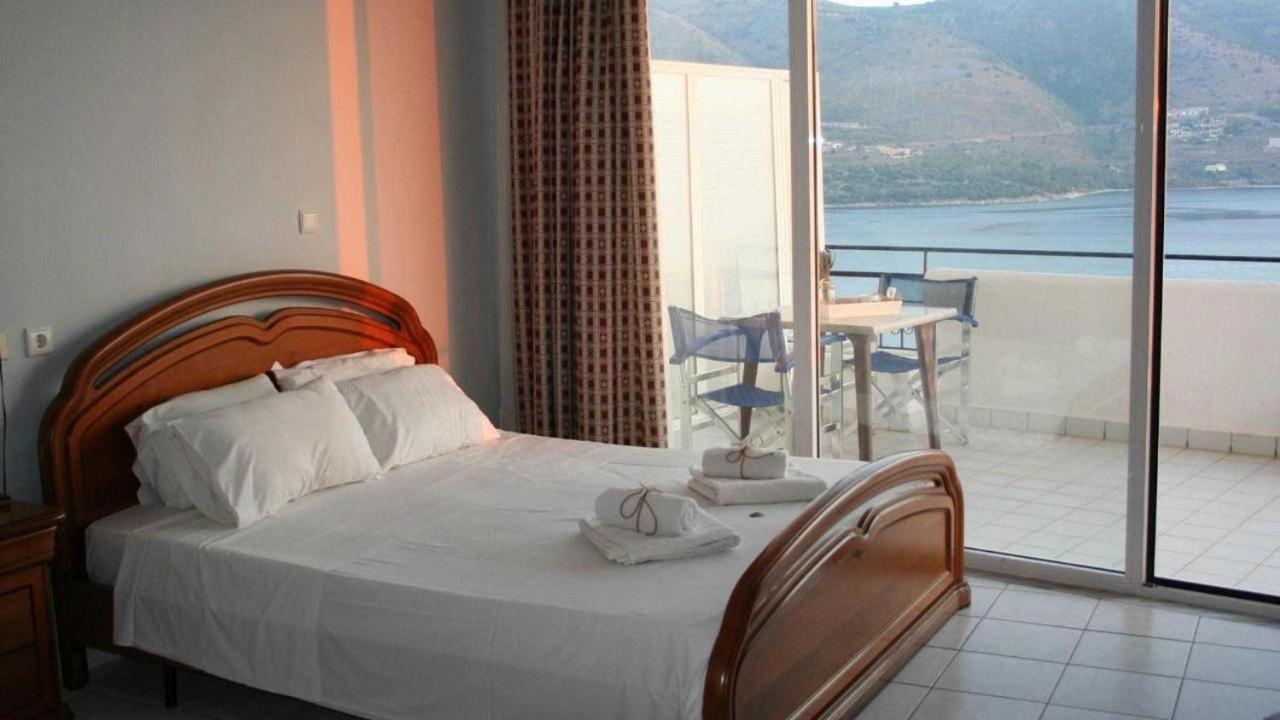 Revis Station Plataria Hotel Bagian luar foto