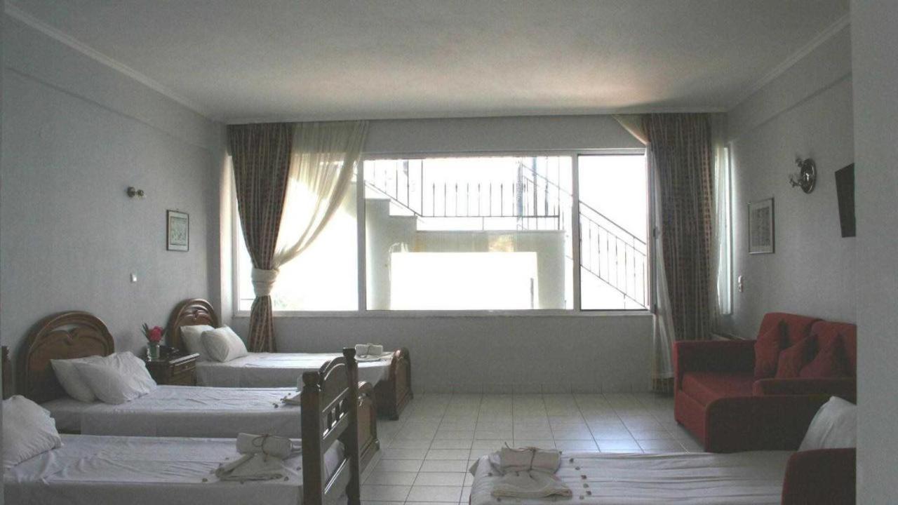 Revis Station Plataria Hotel Bagian luar foto