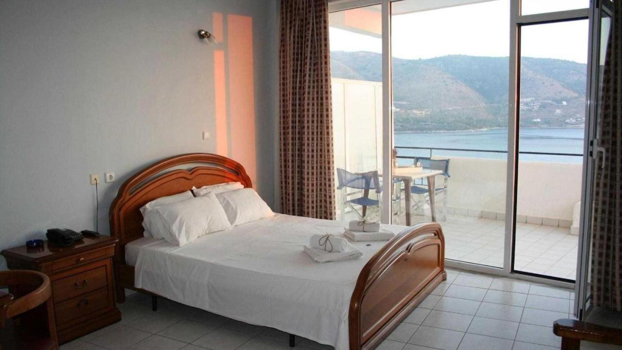 Revis Station Plataria Hotel Bagian luar foto