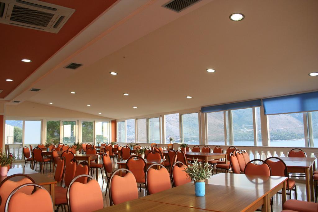 Revis Station Plataria Hotel Bagian luar foto