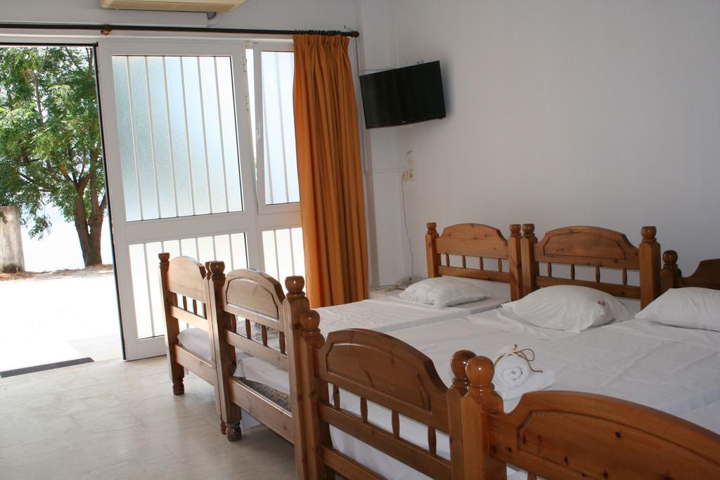 Revis Station Plataria Hotel Bagian luar foto
