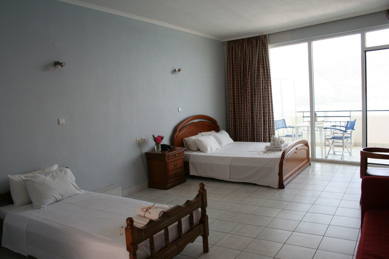Revis Station Plataria Hotel Bagian luar foto