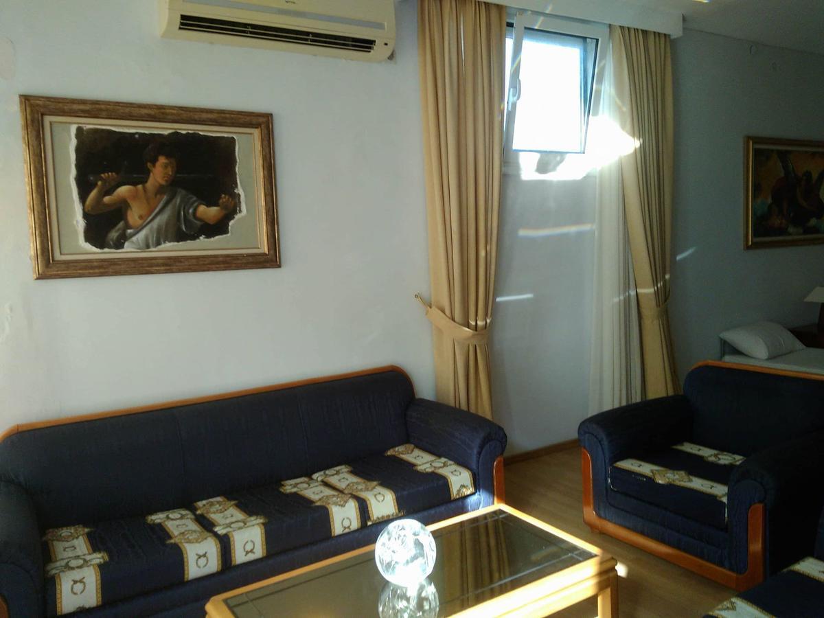 Revis Station Plataria Hotel Bagian luar foto